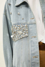 Carica l&#39;immagine nel visualizzatore di Gallery, Souvenir giubbotto jeans con strass e paillettes
